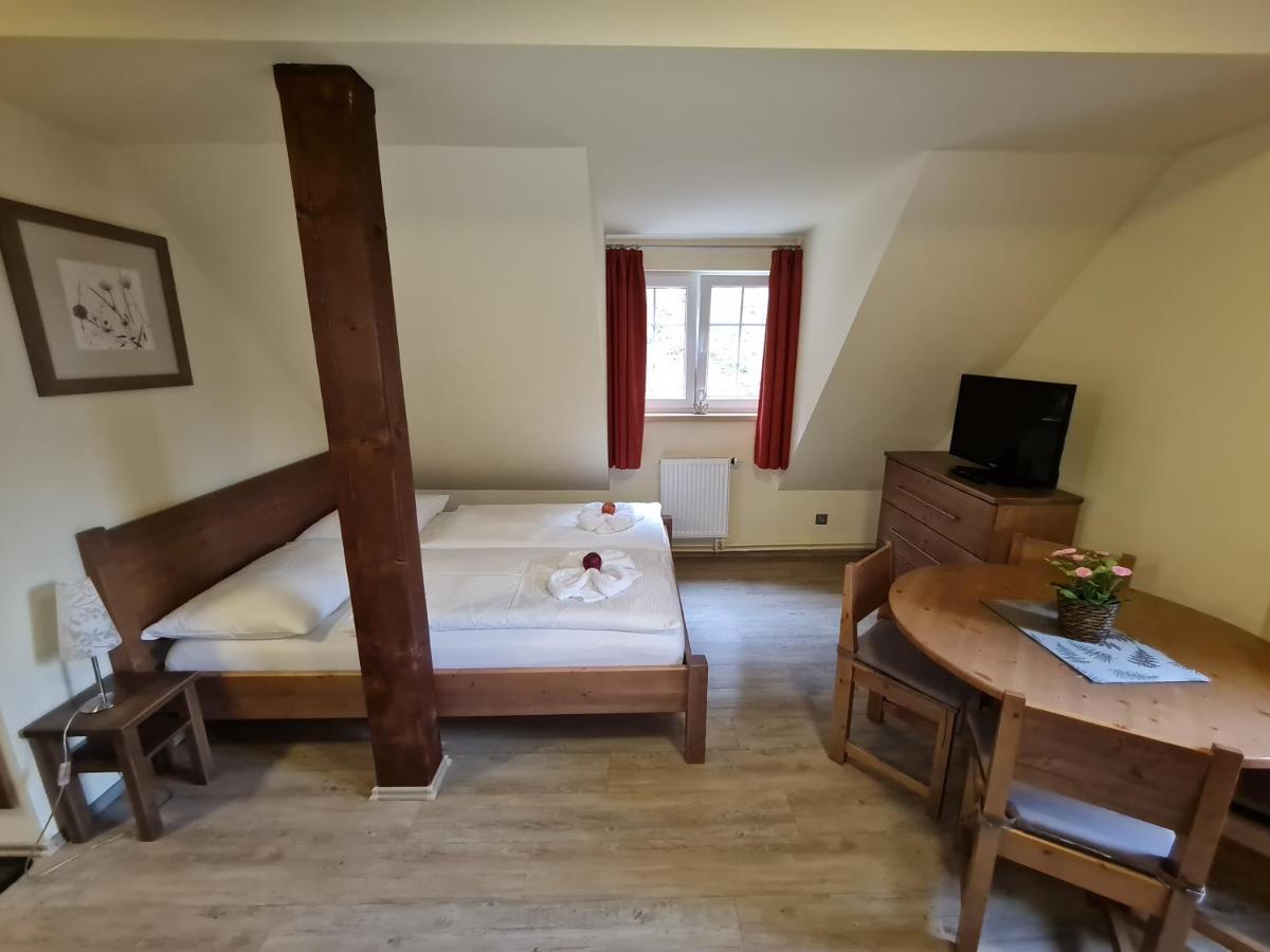Pension Pstruzi Абертами Экстерьер фото