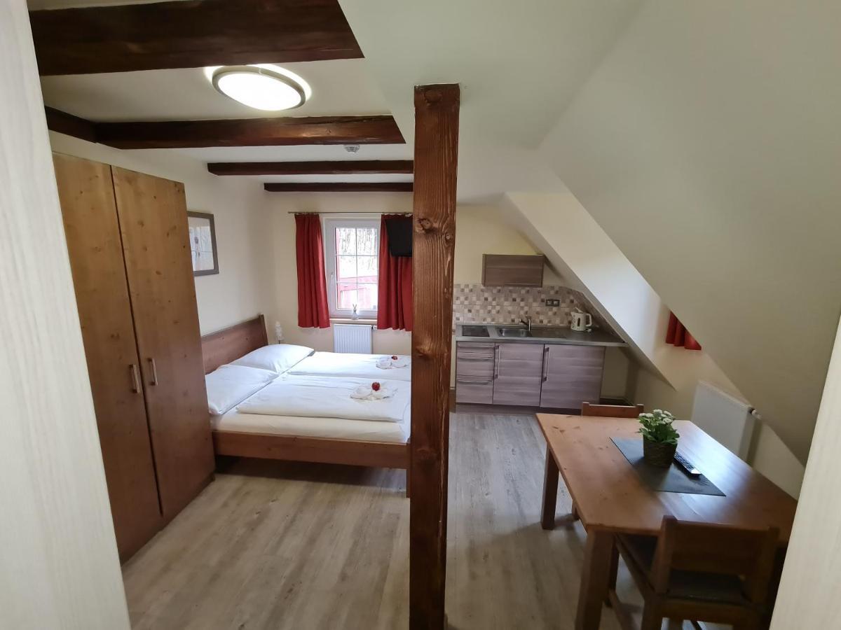 Pension Pstruzi Абертами Экстерьер фото