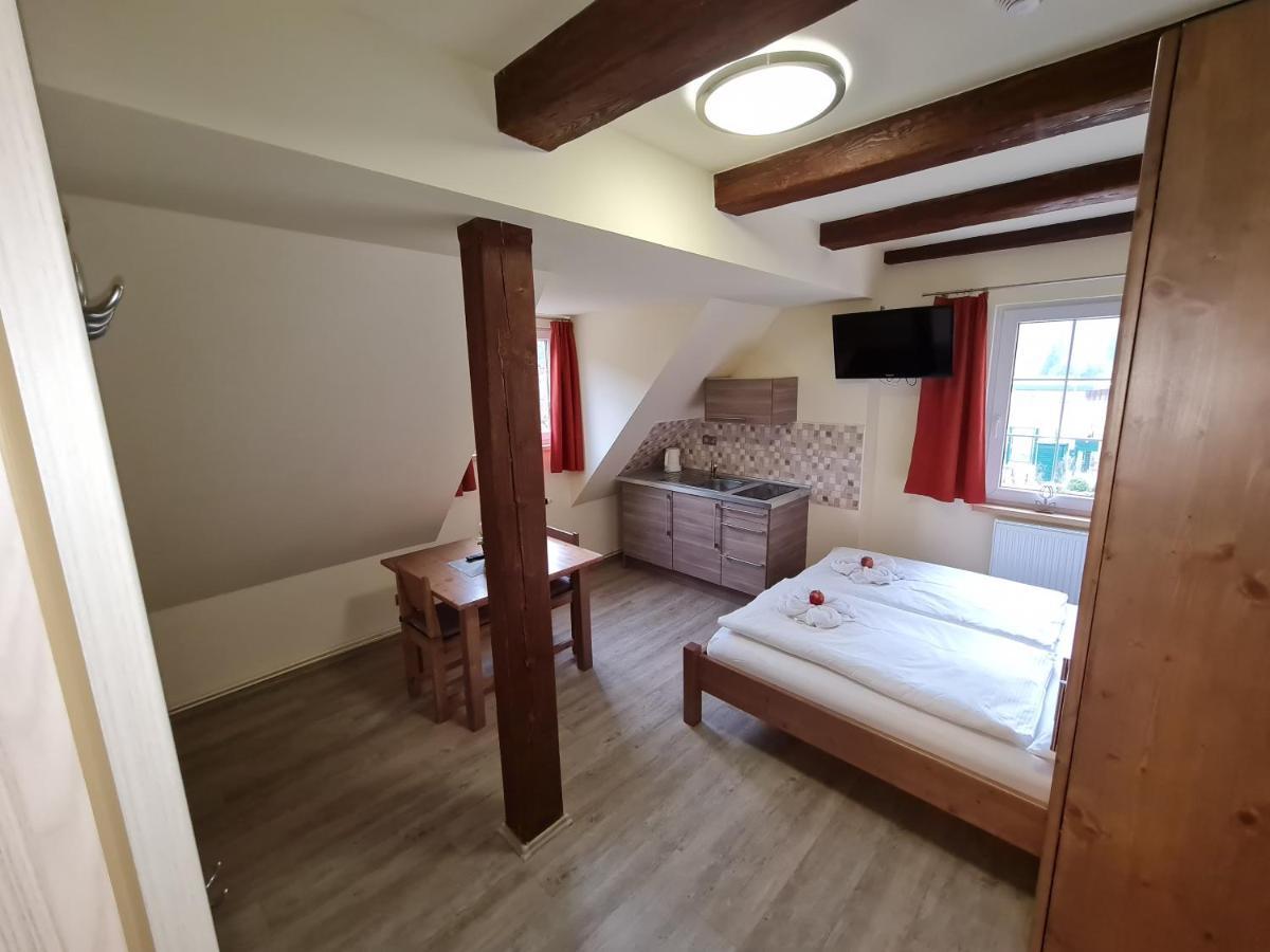 Pension Pstruzi Абертами Экстерьер фото